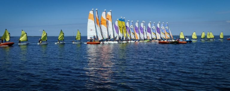 Course De Voilier Suivant Un Parcours Précis